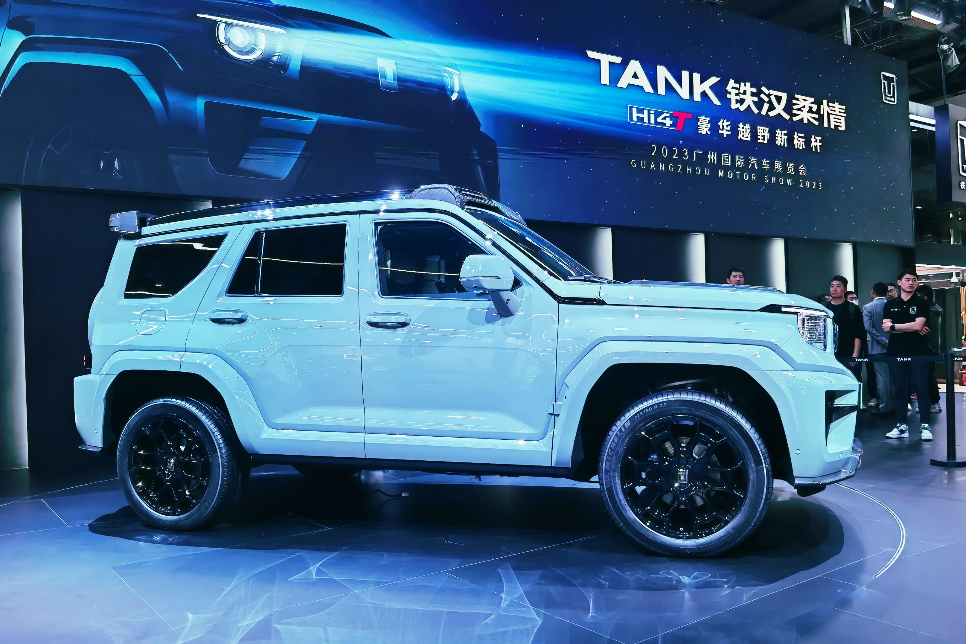 坦克700 hi4-t实车非常有气势,高大威猛,而且是非常原创的设计.