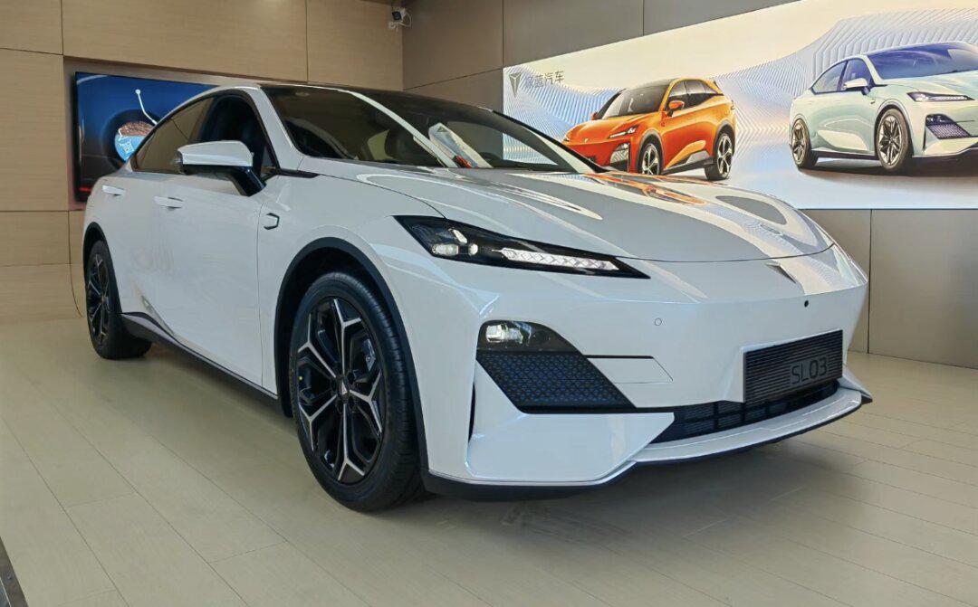 深蓝汽车 深蓝sl03: 增程版:135plus 14.59万;200max 1