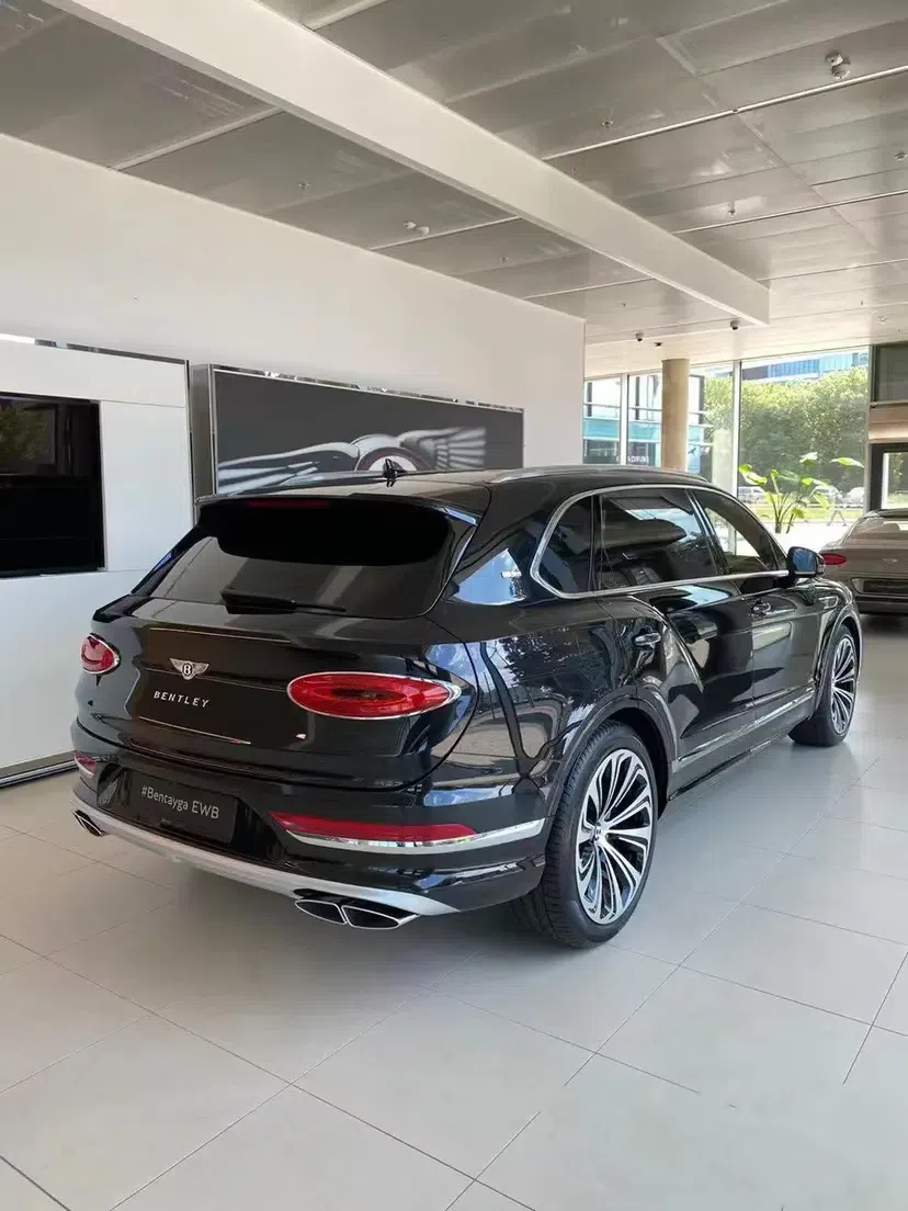 23款宾利添越长轴 首发限量版 鲸鱼黑 内饰 纽马克特褐(全球限量)