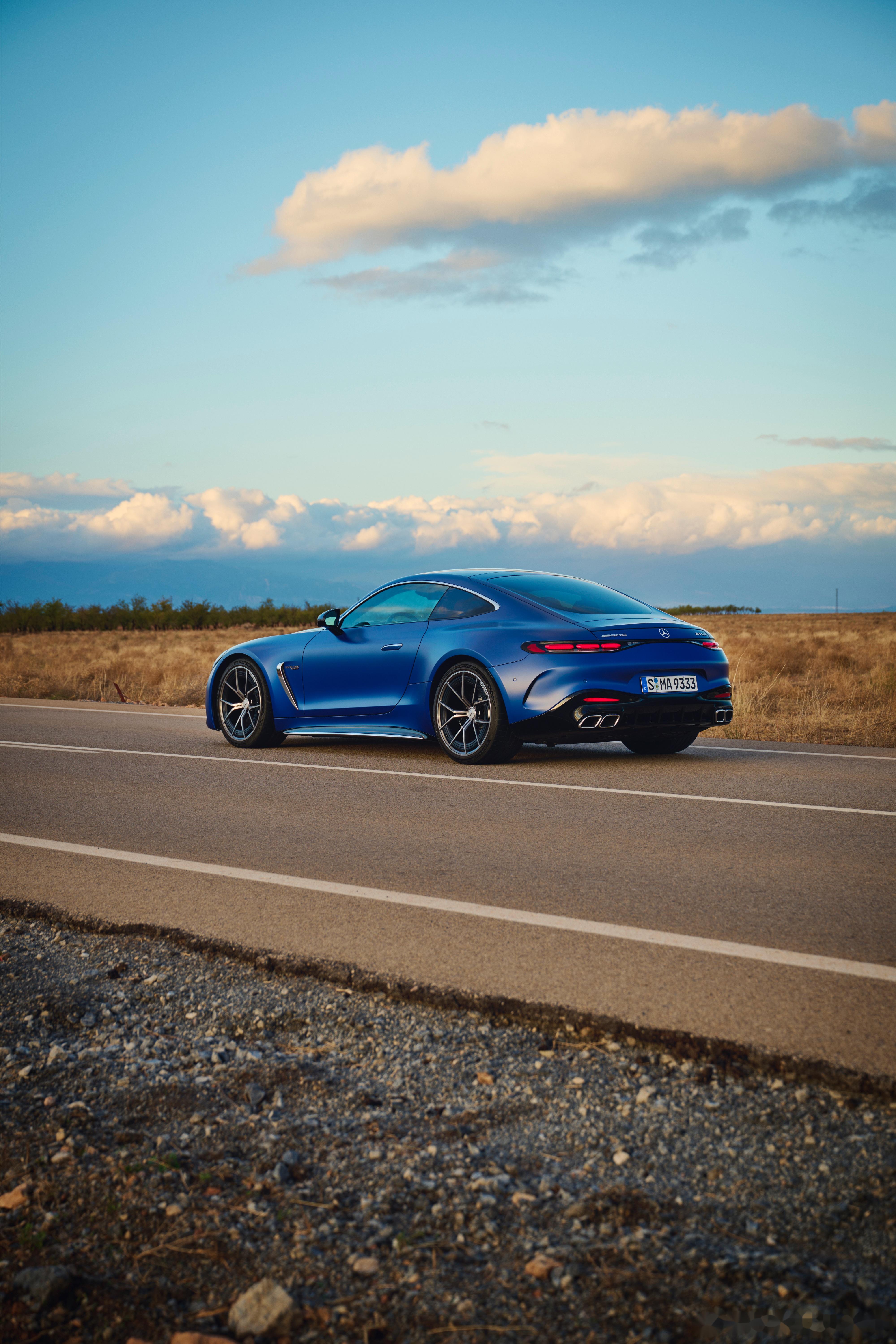 本以为今年能在国内看到全新amg gt,现在这样