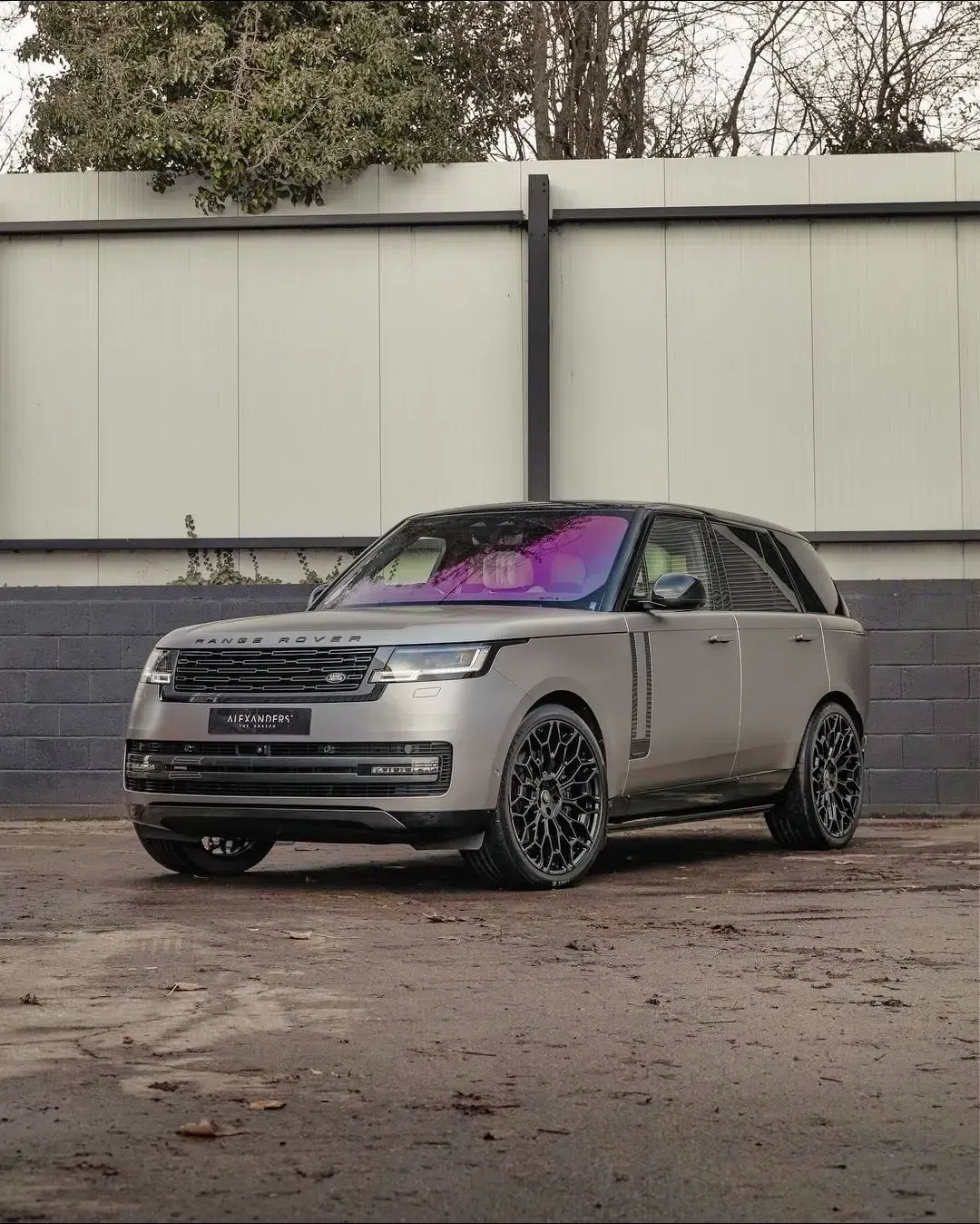 2024全新一代路虎揽胜亮相广州车展.新款路虎揽胜将引入最新一代的piv