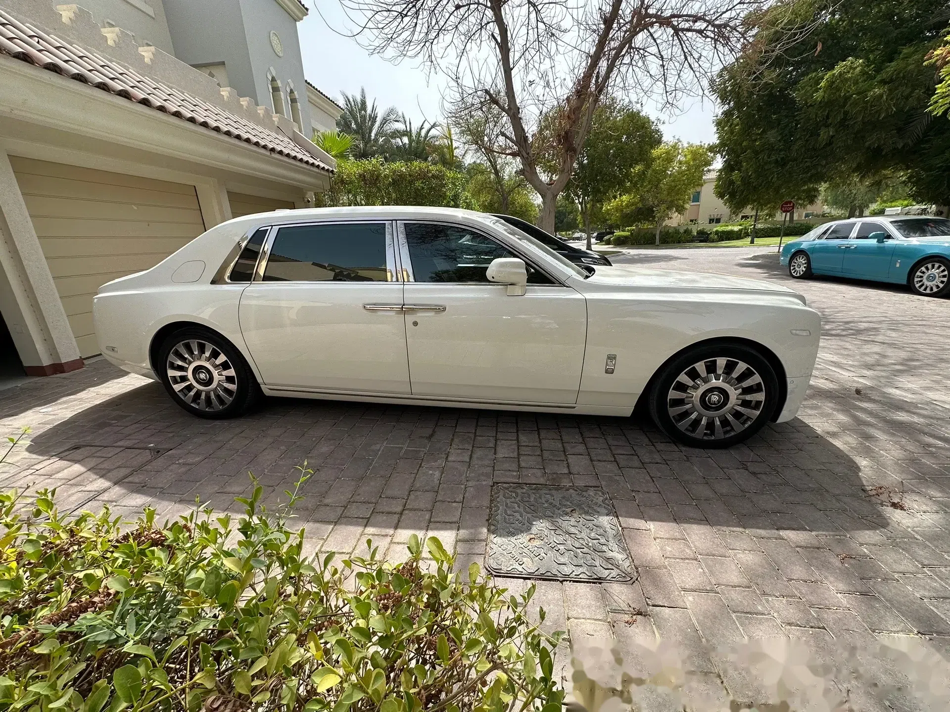 迪拜现车:2019年劳斯莱斯加长幻影.