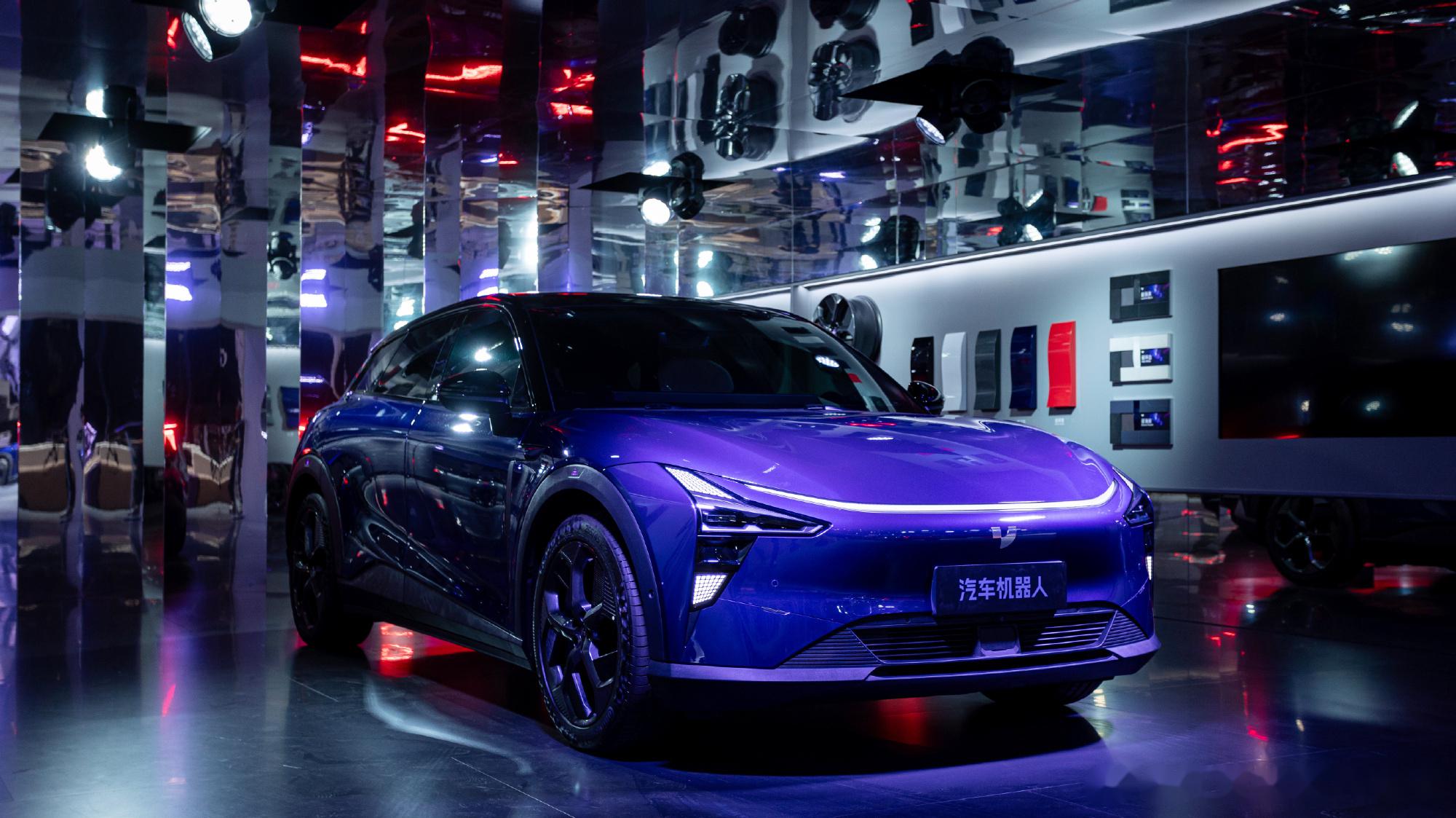 极越01作为一款高端智能化电动汽车,具有以下优势: 技术先进:极越01