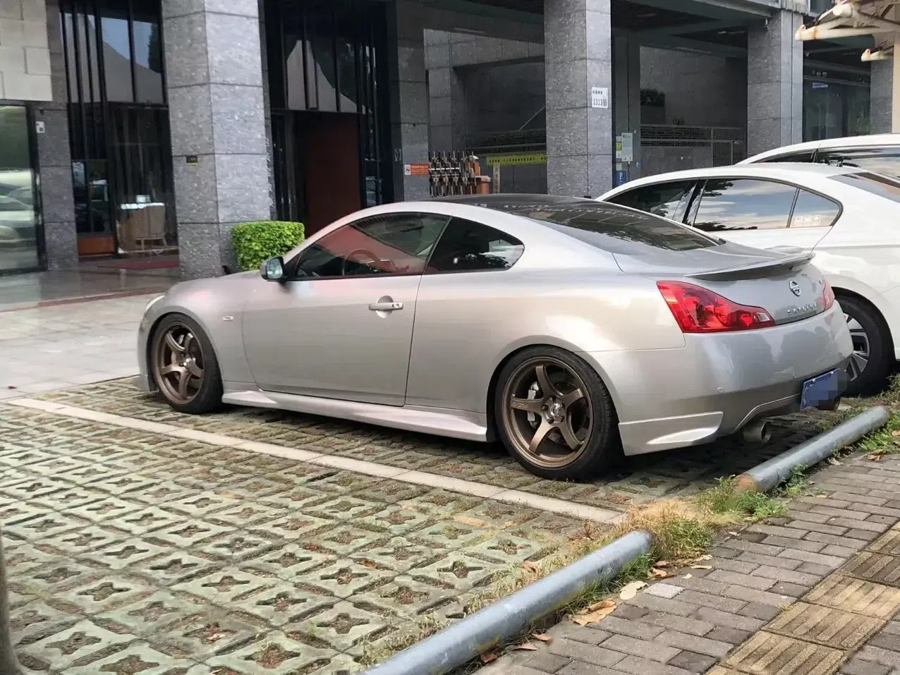 nissan skyline 370gt,它跟英菲尼迪g37 s是姊妹车,同时与