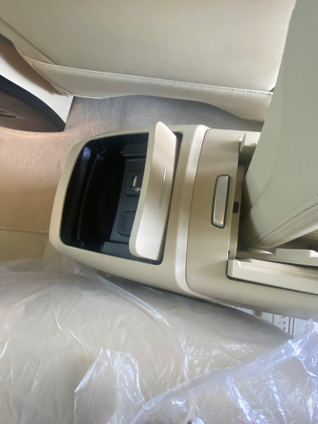 别克gl8 原装扶手箱