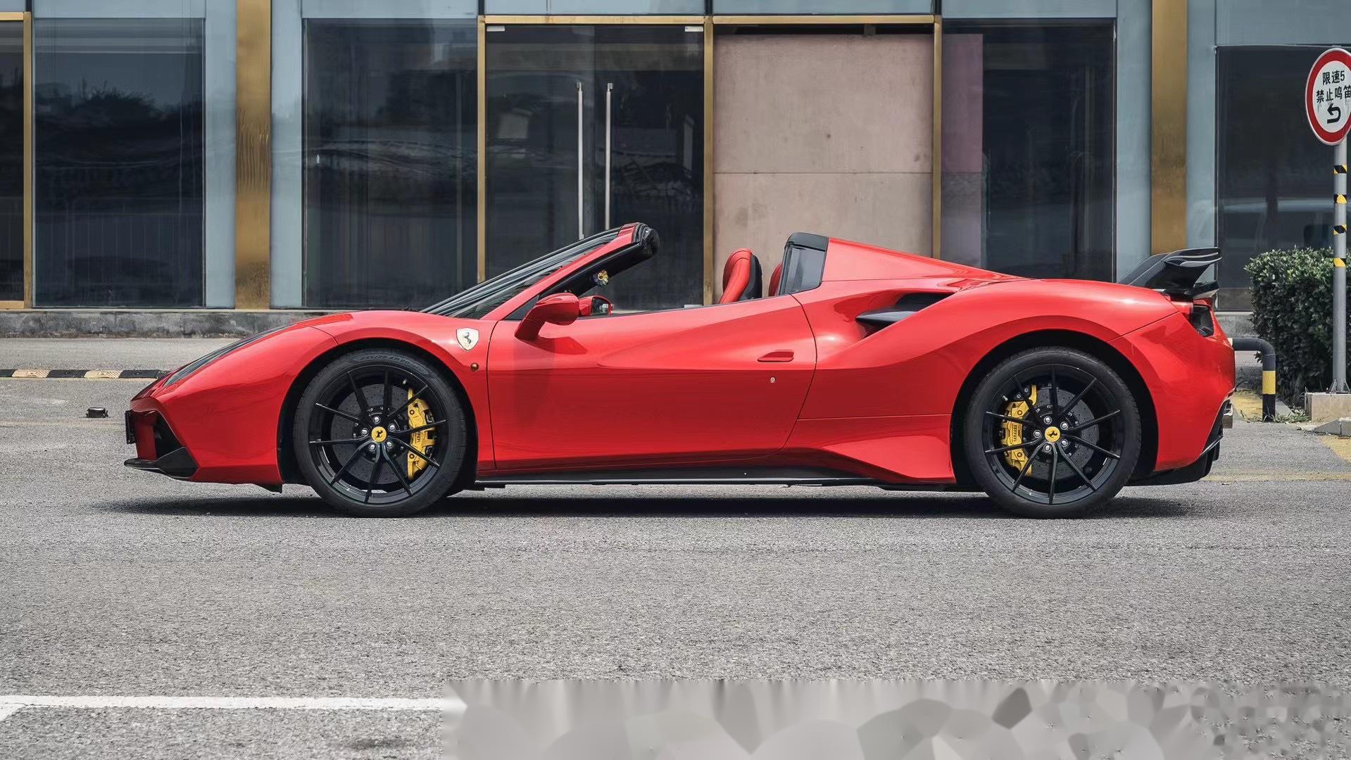 2018年 法拉利488 敞蓬,f4xxk套件,全车原车漆,精品车况