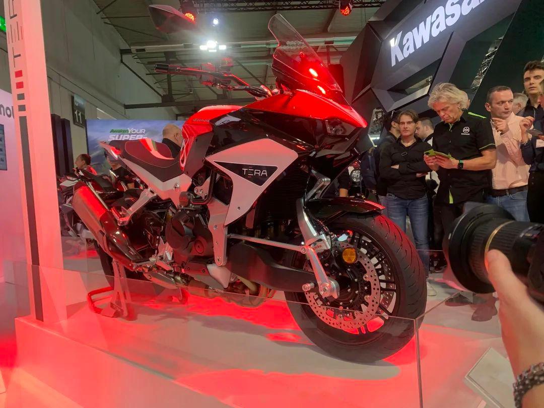 在这次米兰车展上,一个久违的品牌bimota比莫塔又重新带来一款增压