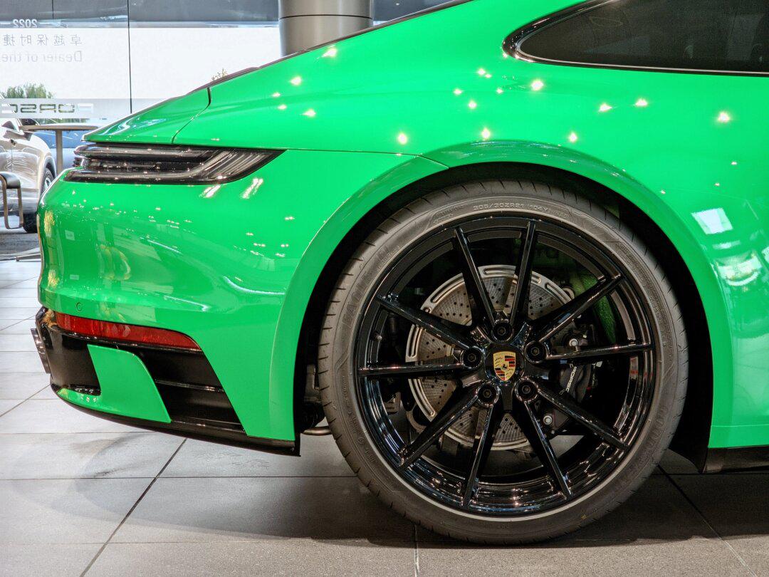 真青蛙王子配色?保时捷911巨蟒绿