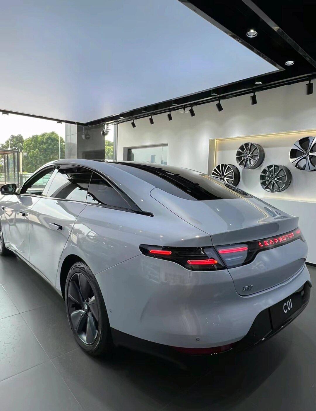 又是被零跑c01实力圈粉