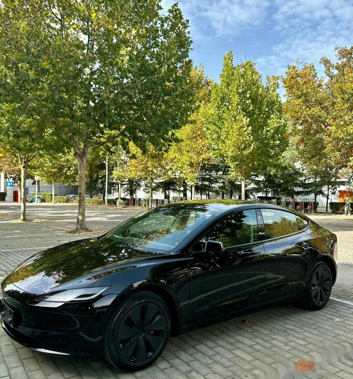 我心中的年度車是特斯拉model 3.