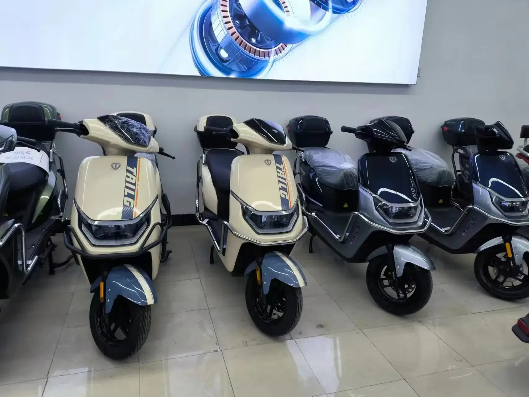 大功率台铃电动车新款到货,拉两个人爬陡坡轻轻松松,欢迎新老客户试骑