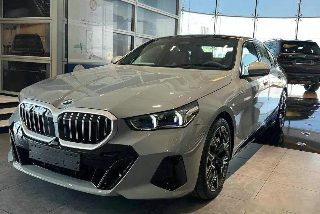 我心中的年度车是新宝马5系,多了纯电动车系.