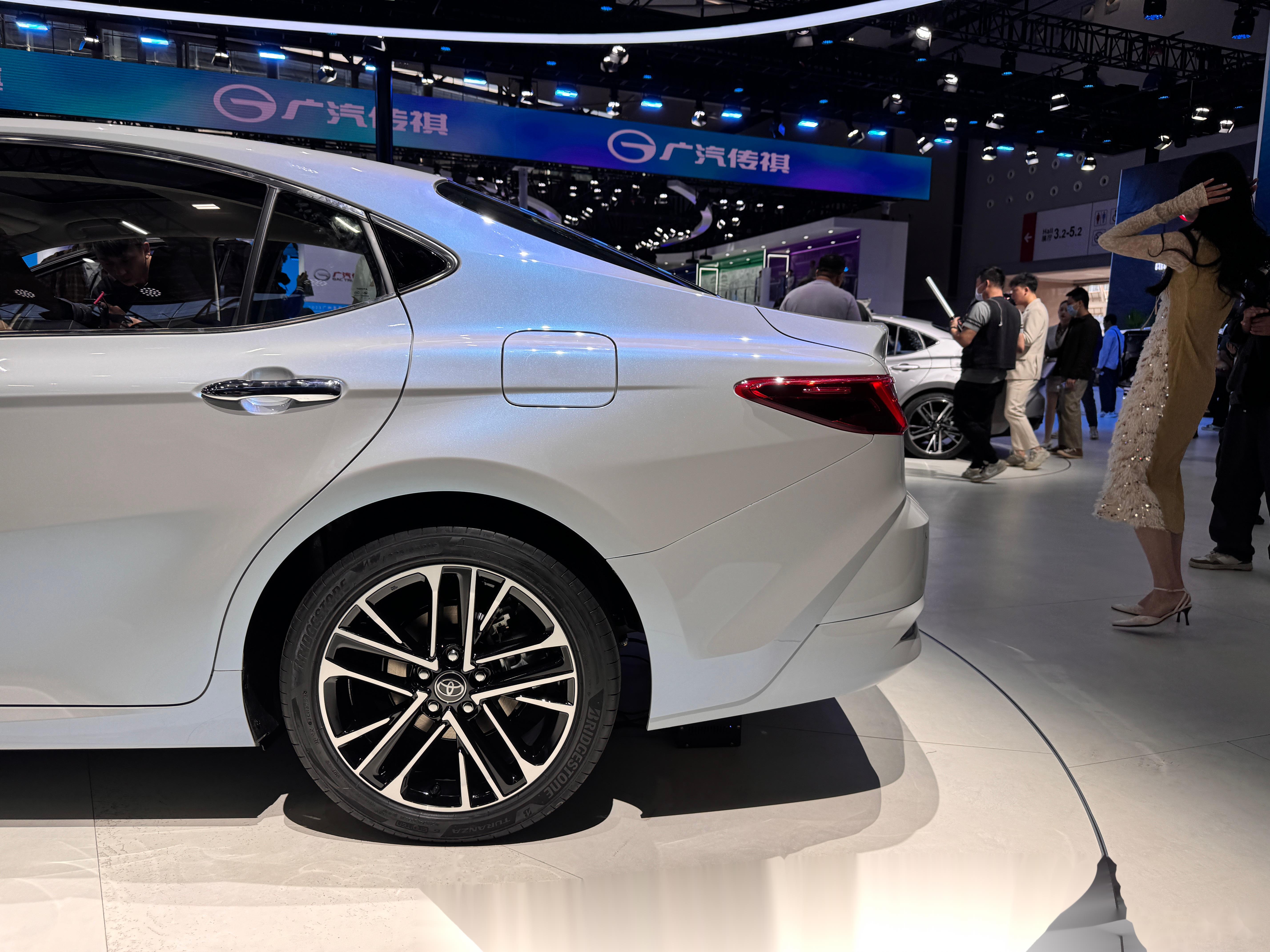 换代真的挺没诚意,一样都是tnga-k,差不多风格,完全没有新鲜感 新丰田