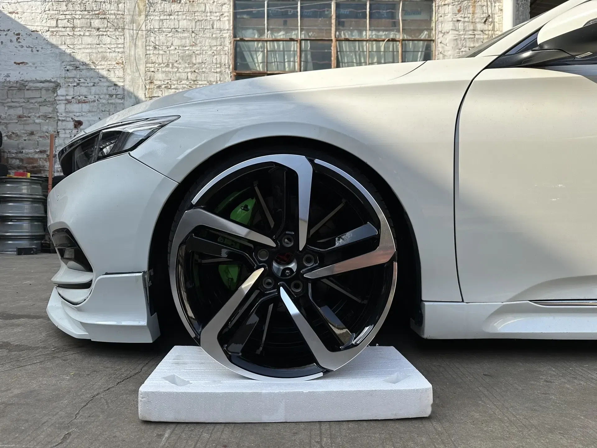 雅阁升级19寸美版刀锋轮毂轮胎,支持置换.