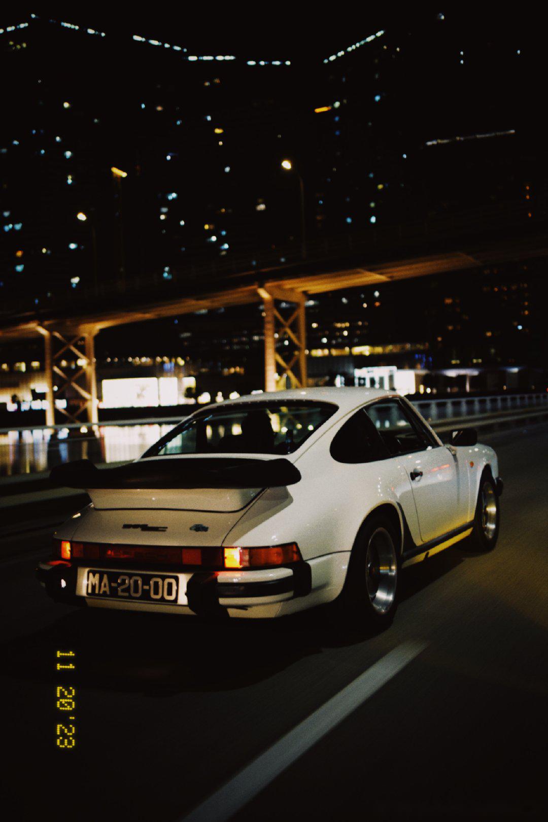 澳门街头的911 super carrera 趁着