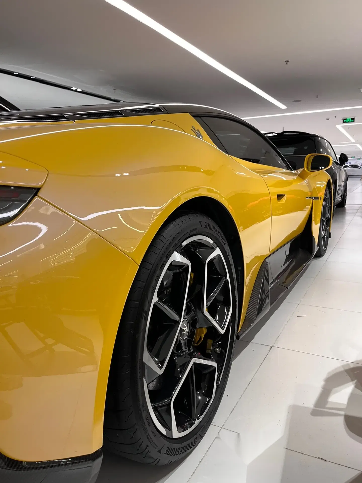 玛莎拉蒂mc20 3.0t 标准版.选配电控升降底盘(车身高度调节)/sonus