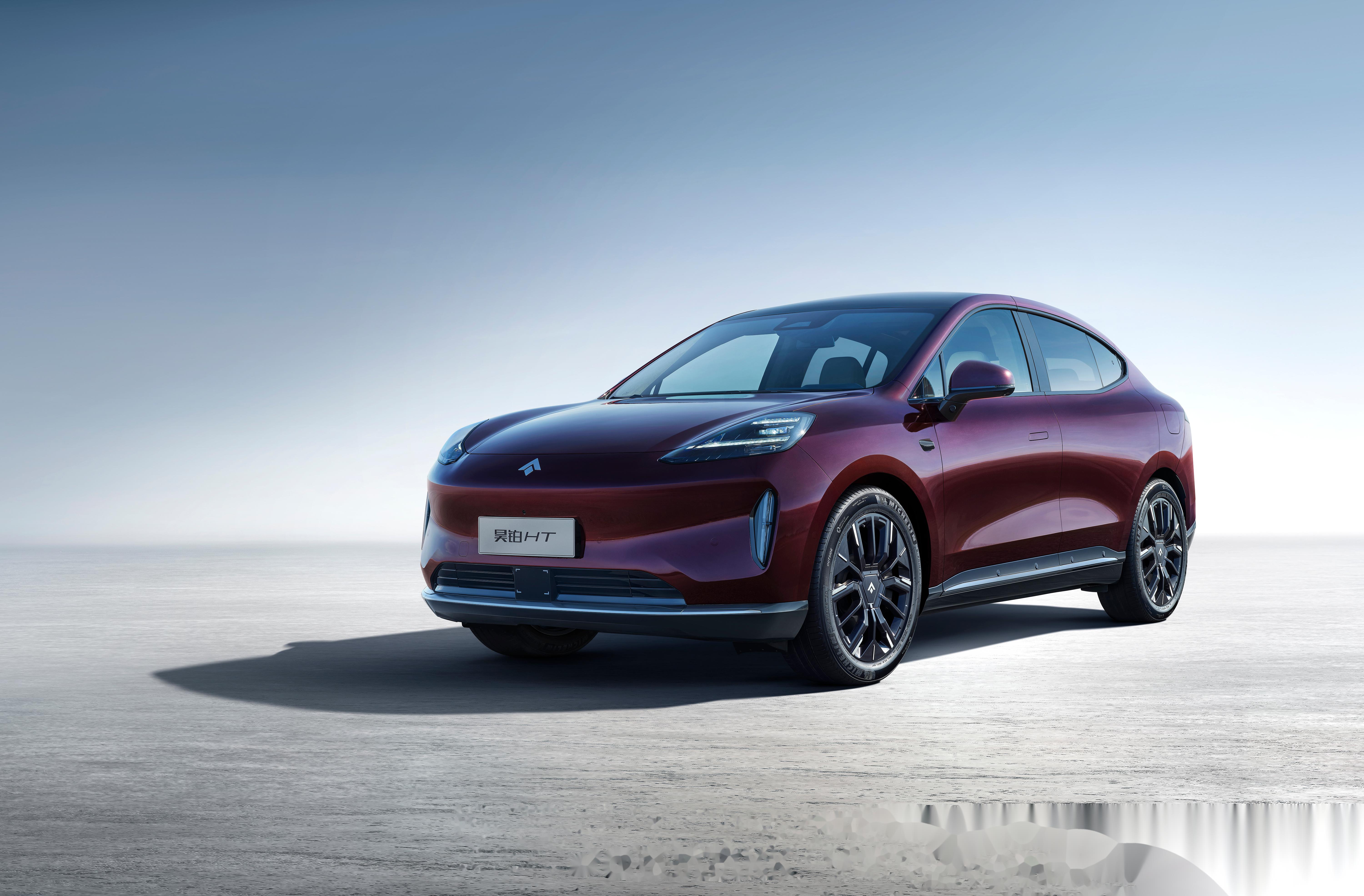 易建联代言的昊铂ht于广州车展前的11月15日发布,昊铂就在广州,主场