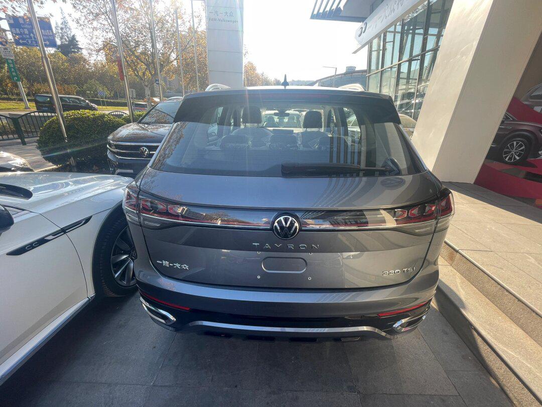 热销车型探岳灰色实拍