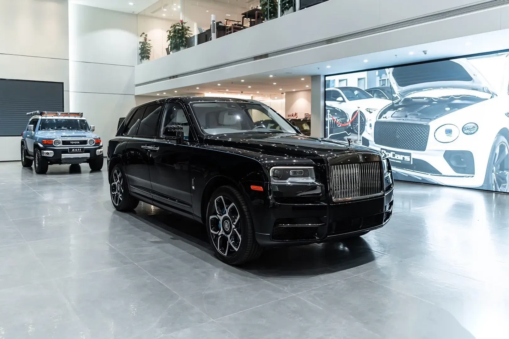 深湾一号luxury cars现车供应.劳斯莱斯 bb库里南 免税车 宾利欧陆g