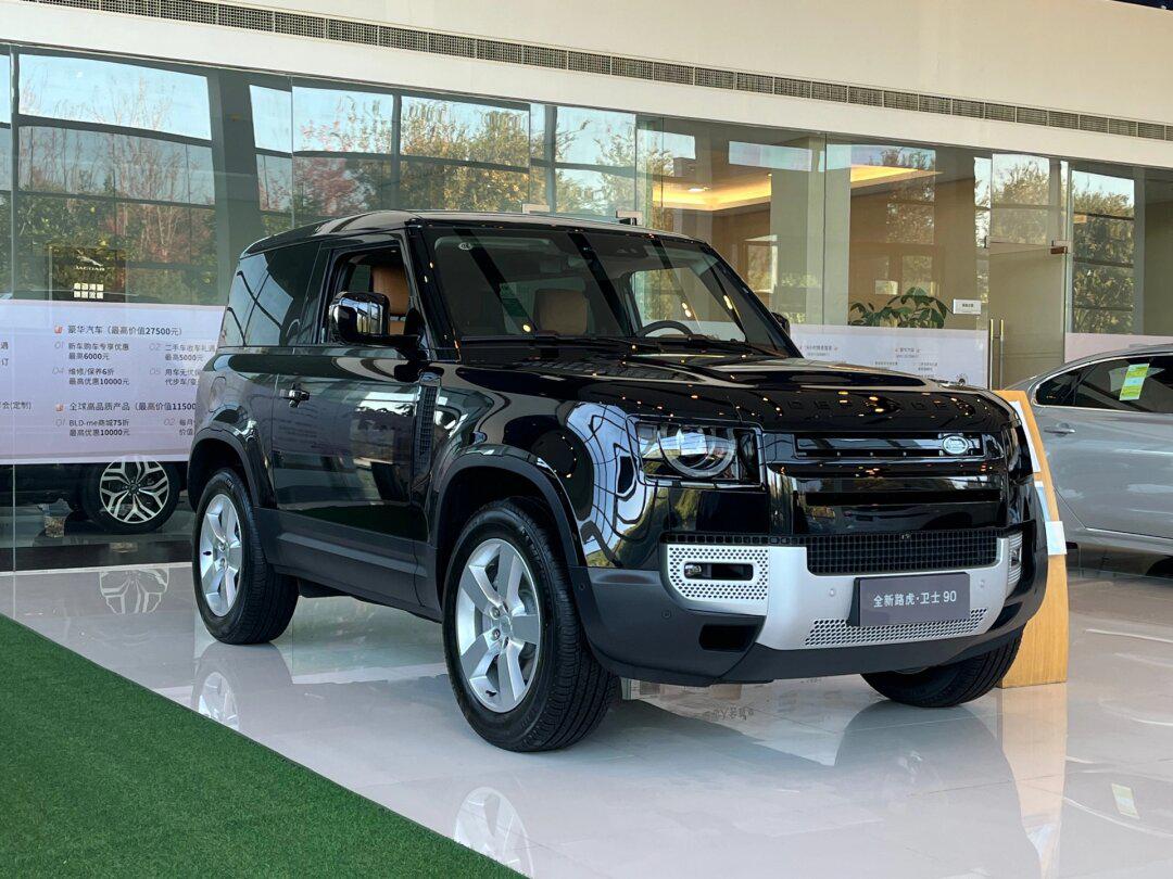 卫士90 hse 外观:圣托里尼黑 内饰:棕色 英杰力3.