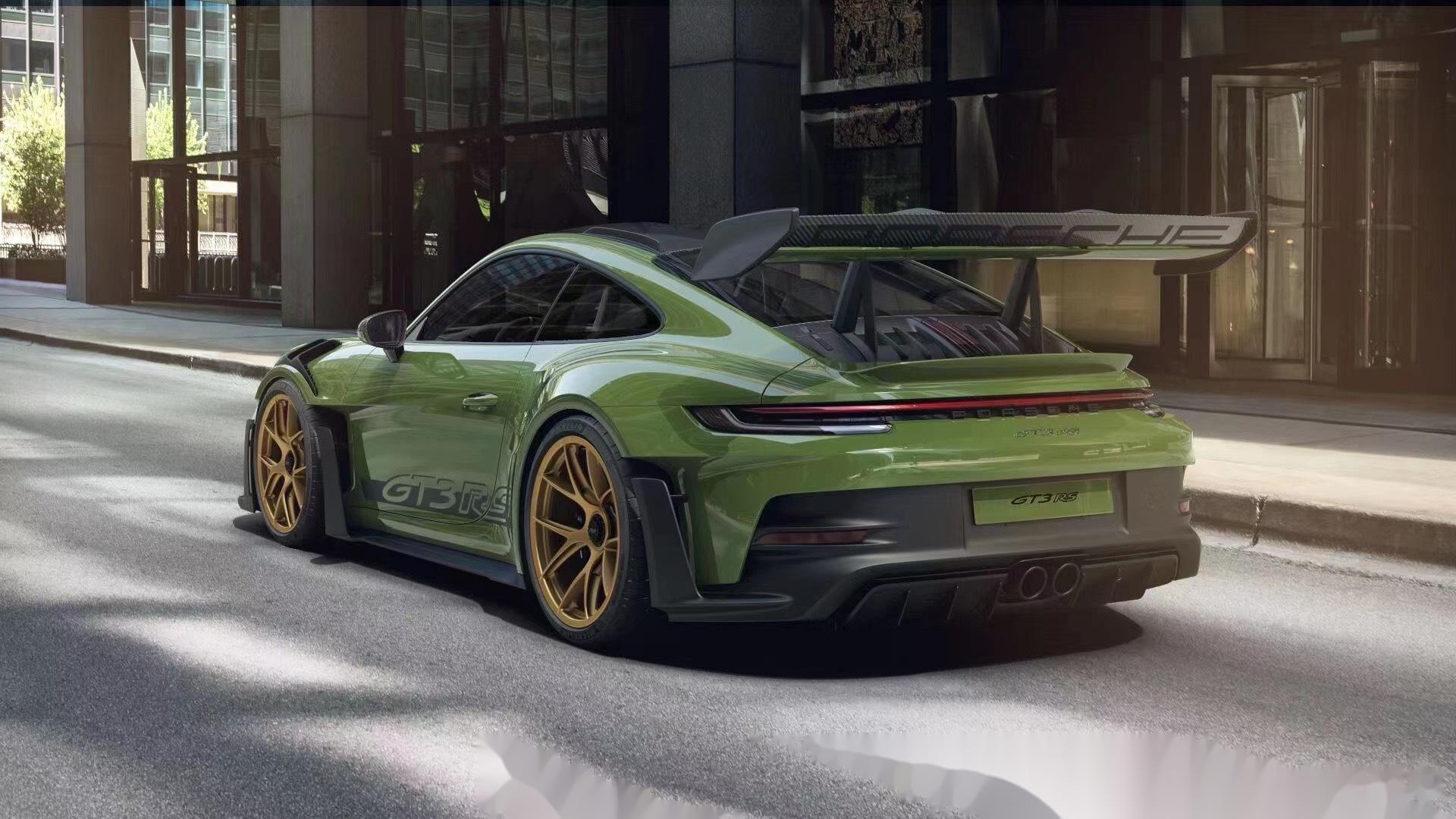 保时捷911 gt3rs,裸车301万,加点选配,随随便便上400,虽然贵是贵了