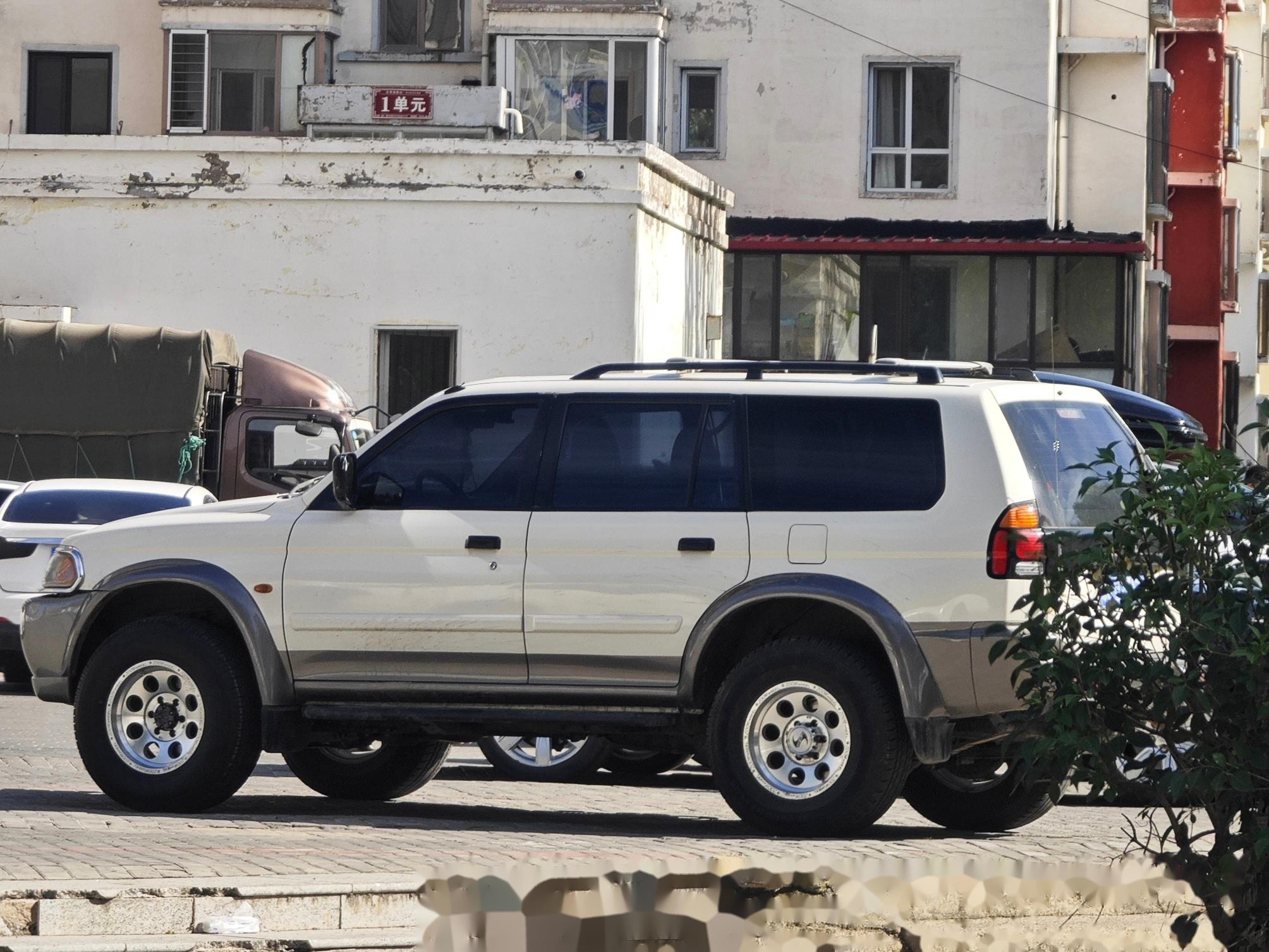 北汽三菱帕杰罗sport