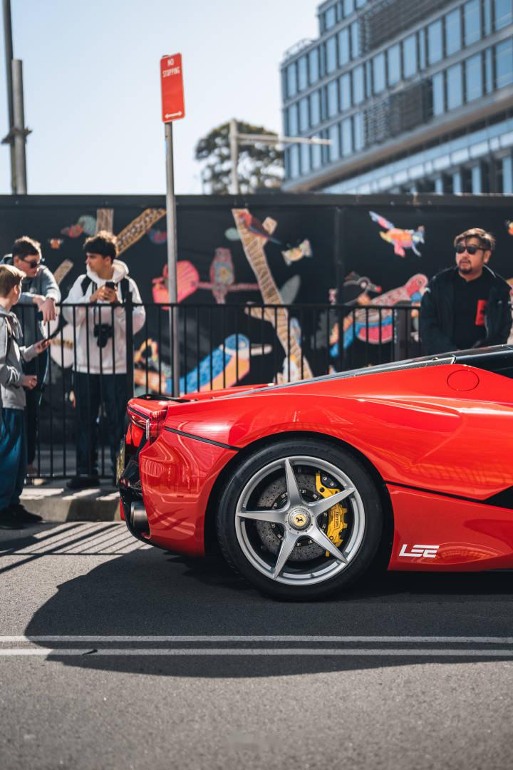 刚刚翻着翻着突然发现这台laferrari还没有发过微博 拉法绝对不是一台