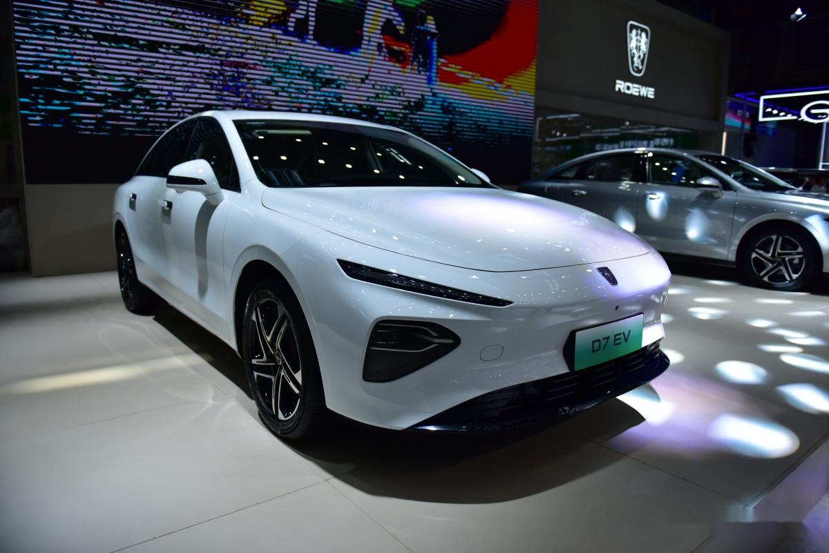 今天,我要和大家深入聊一聊一款备受瞩目的汽车——上汽荣威d7.这辆车