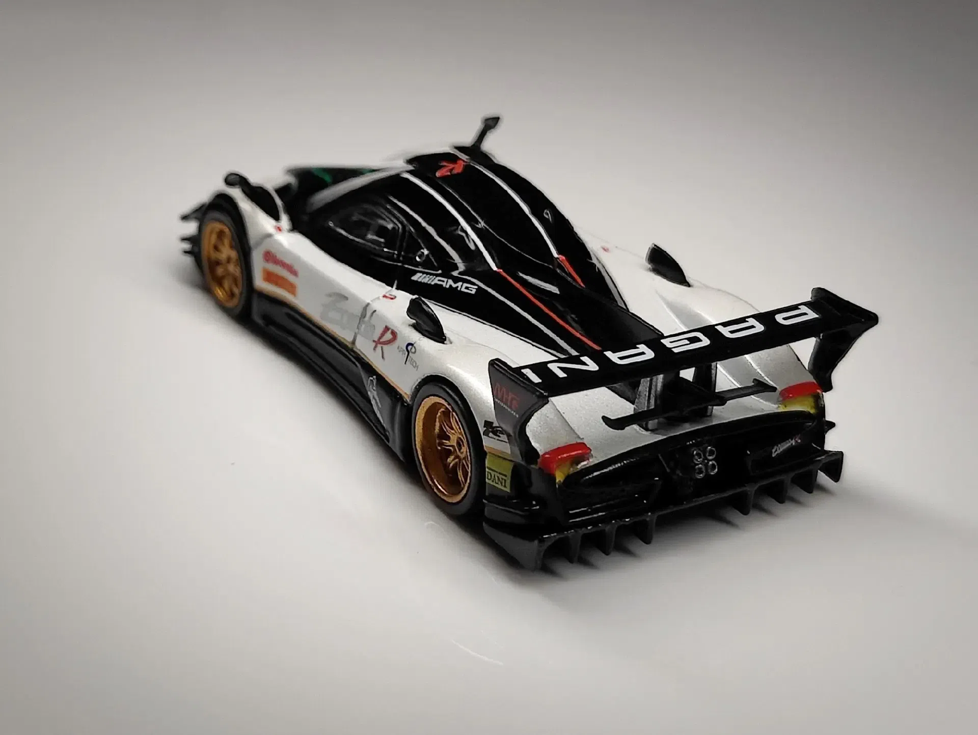 当前位置:>易车>社区>有钱人的社区>帕加尼zondar.