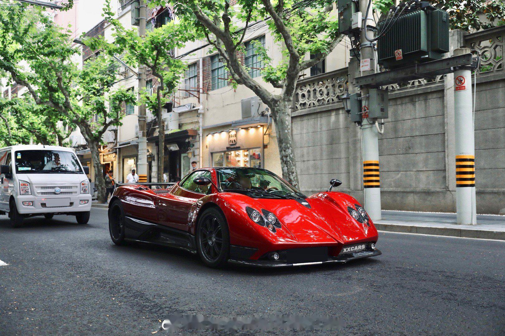 回国第二天 被我逮到一台帕加尼01 zonda f这台车听别人给我说是由s