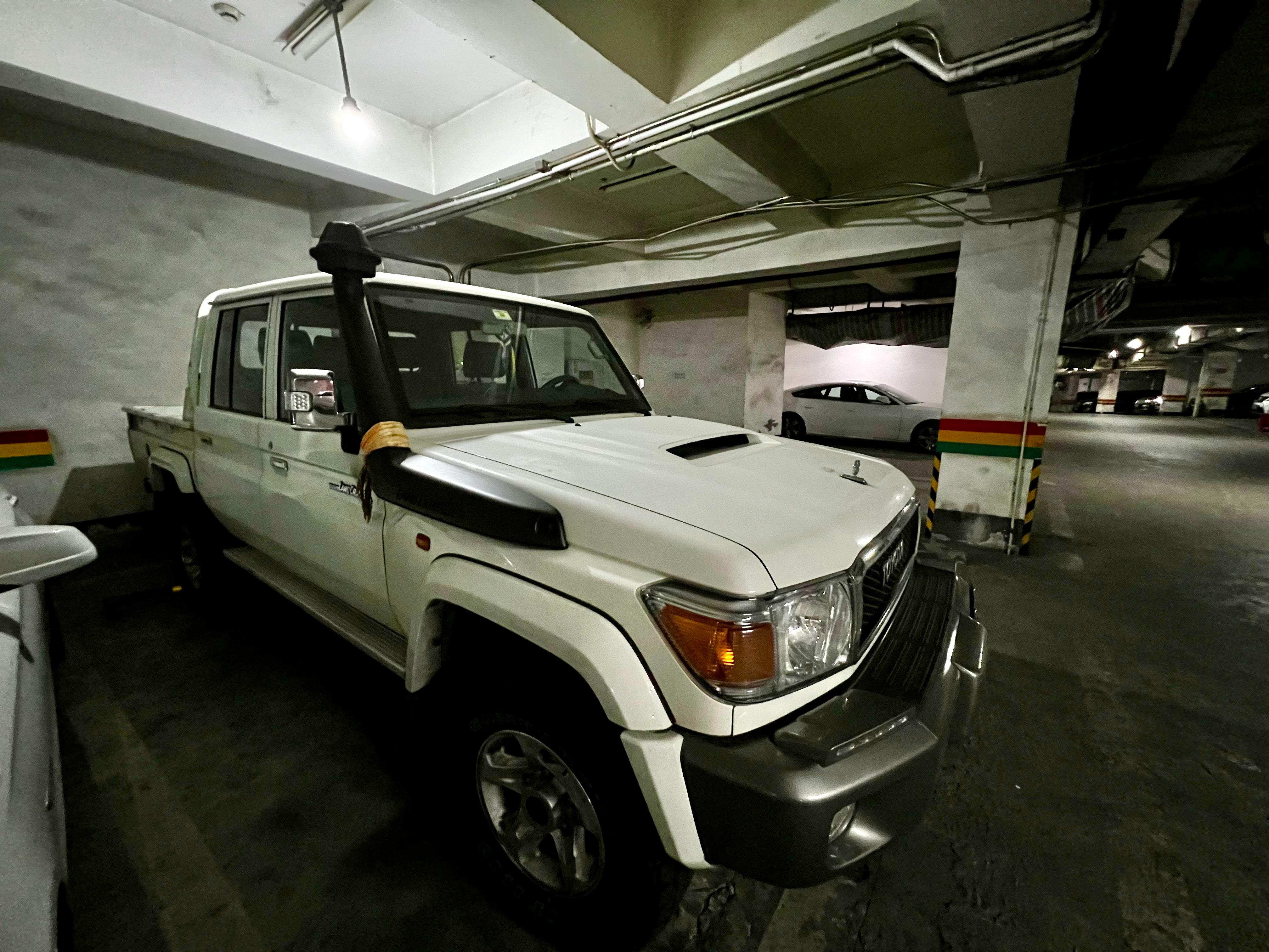 丰田的陆巡大家见多了,但是陆巡的皮卡见过吗! 我也是第一次见!