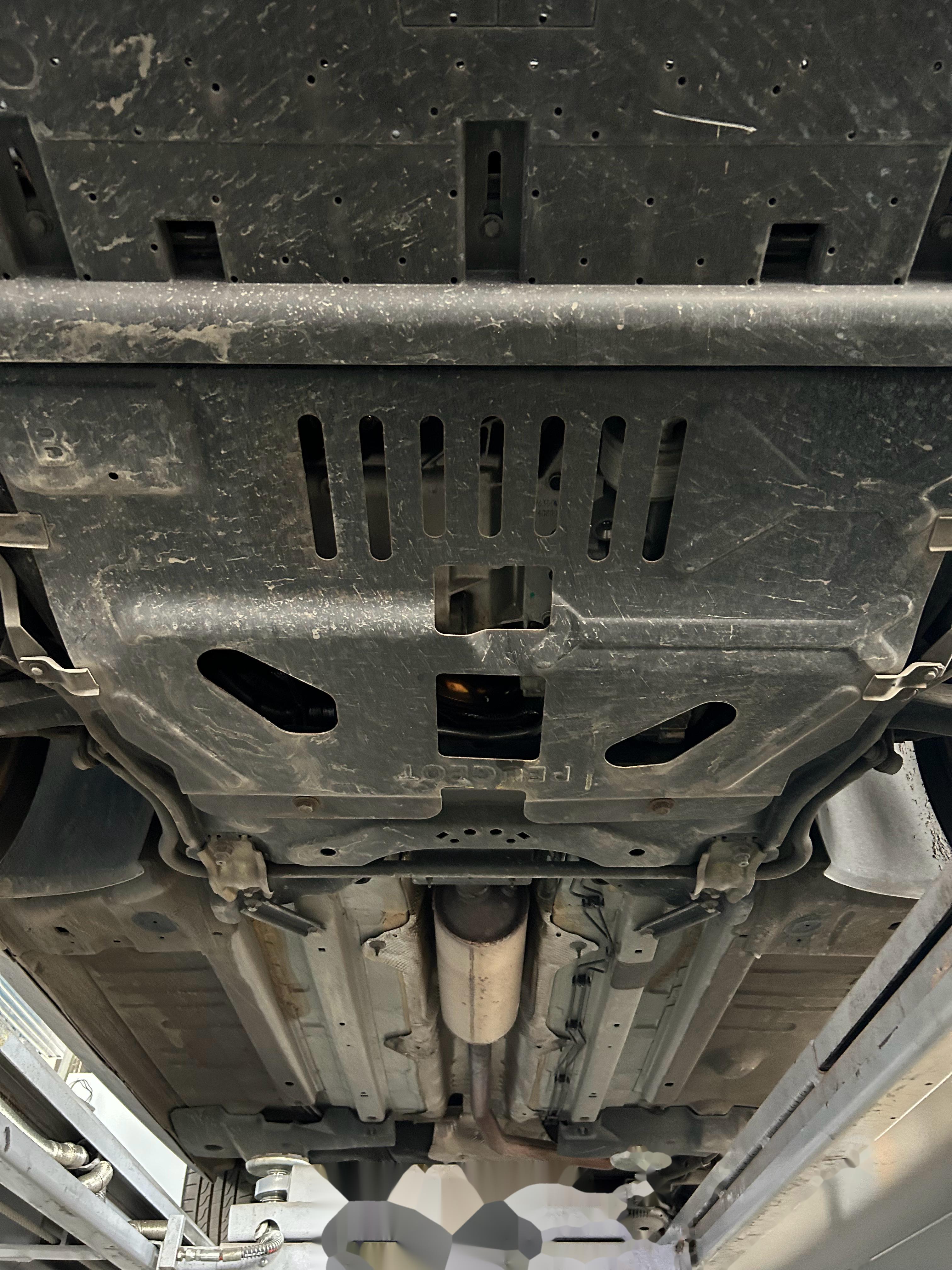 上海的车就是漂亮! 再到一台14年标致3008 2.