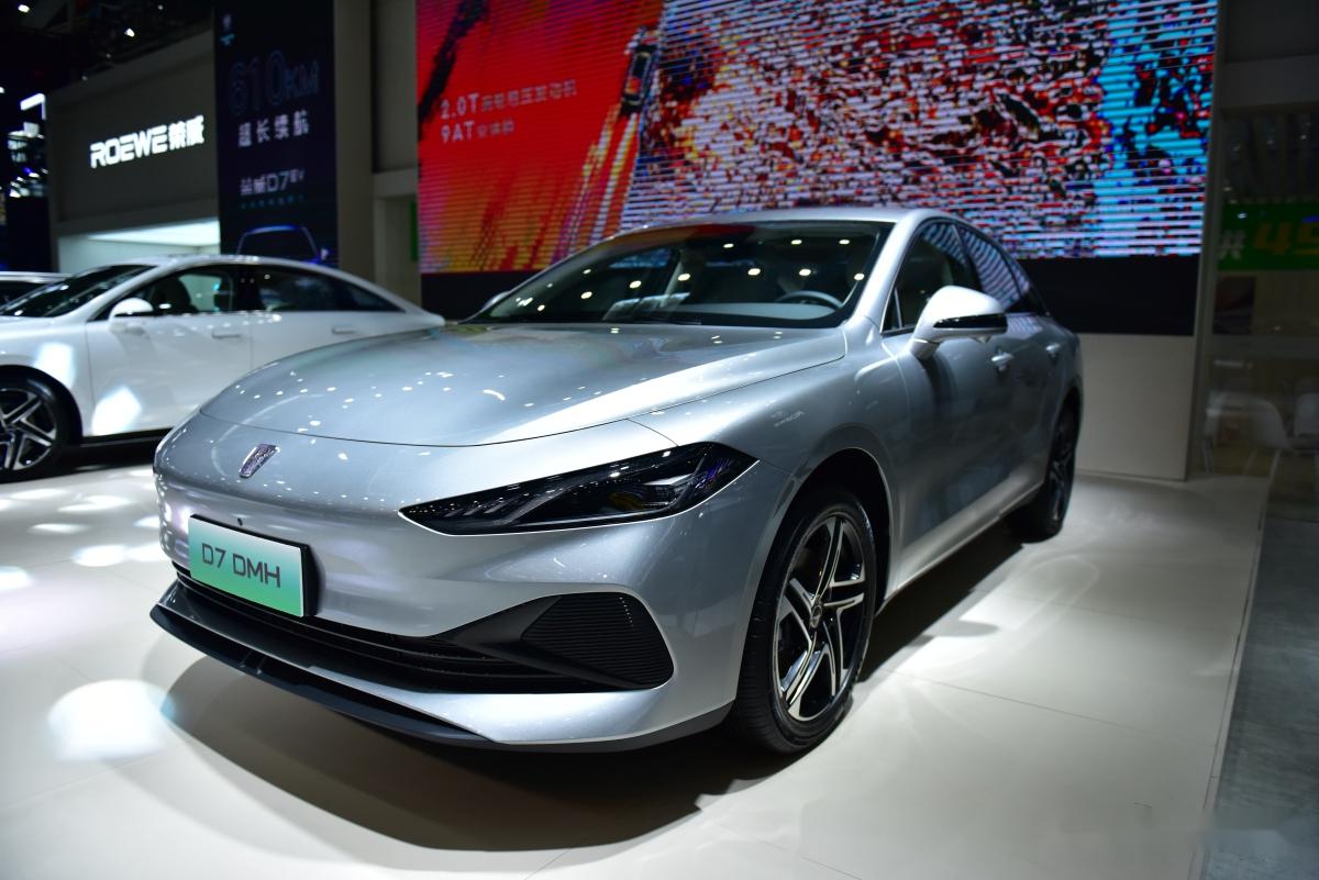 今天,我要和大家深入聊一聊一款备受瞩目的汽车——上汽荣威d7.