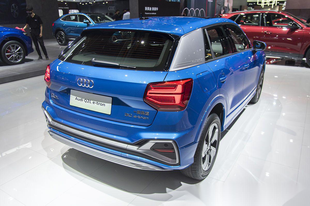 奥迪q2l e-tron,这款车型可谓是未来科技和汽车工程的完美结合.