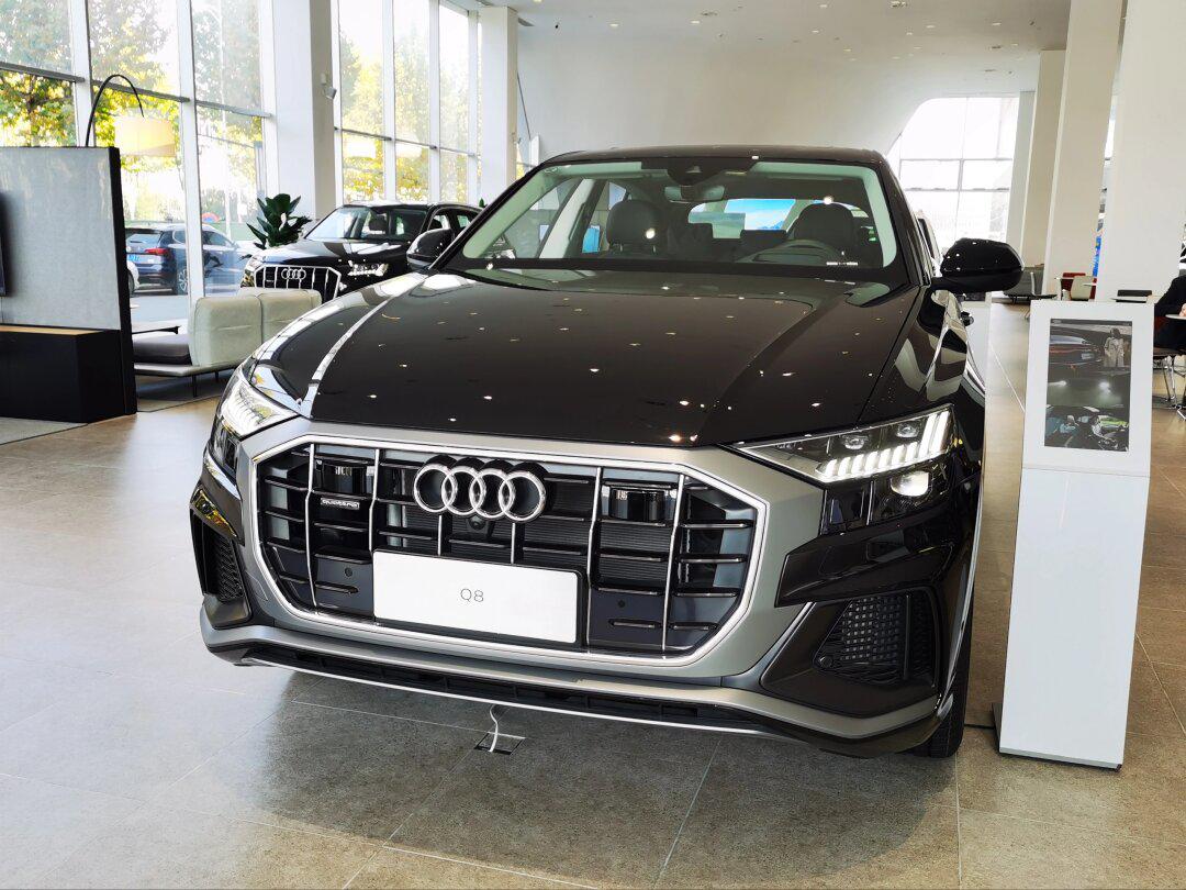 男人的梦想之车奥迪q8