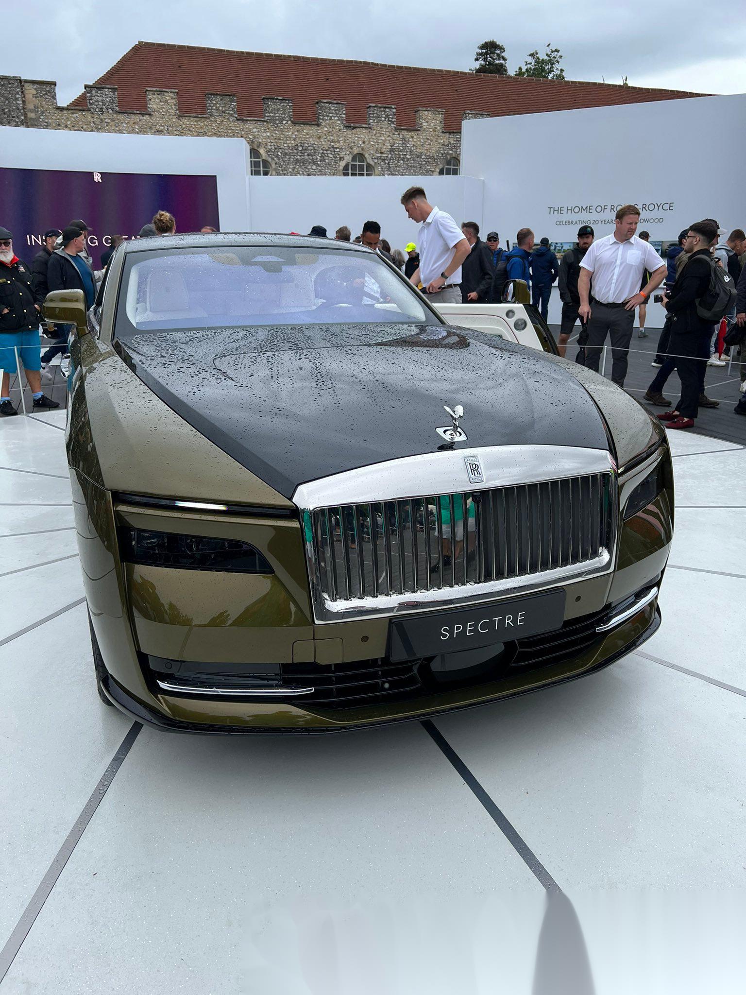 中国首台劳斯莱斯闪灵交付,该车型是劳斯莱斯推出的首款纯电动汽车