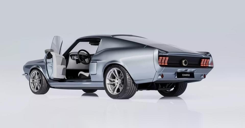 以1967年的ford mustang福特野马的经典外型charge cars所_mustang