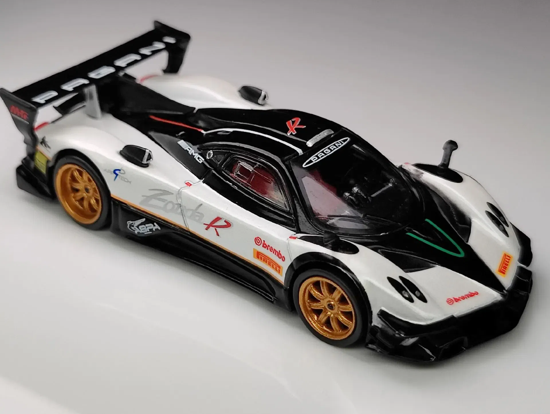 当前位置:>易车>社区>有钱人的社区>帕加尼zondar.