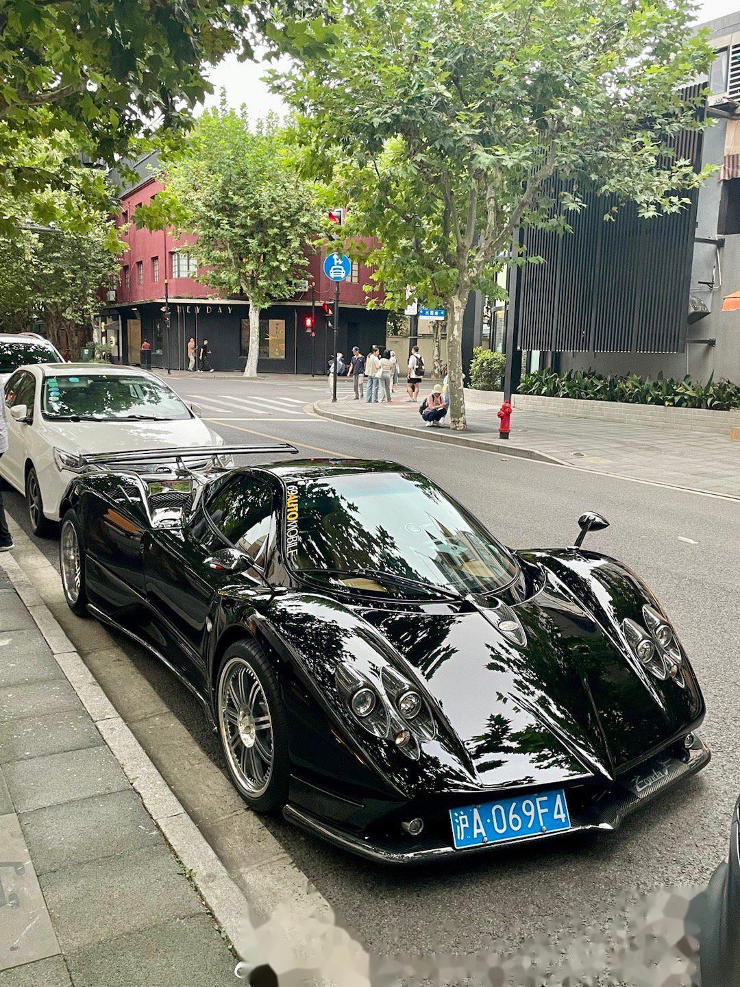 回国第二天 被我逮到一台帕加尼01 zonda f这台车听别人给我说是由s
