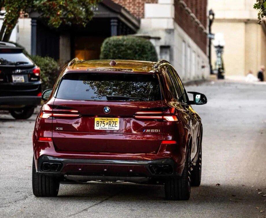 宝石红宝马x5 m60i