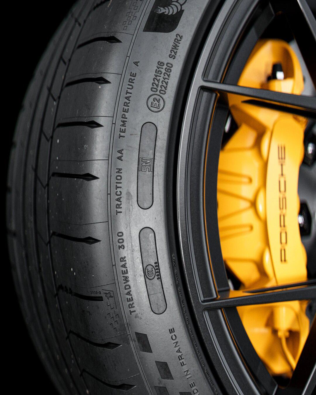 保时捷新款帕拉梅拉搭载米其林最新pss5轮胎