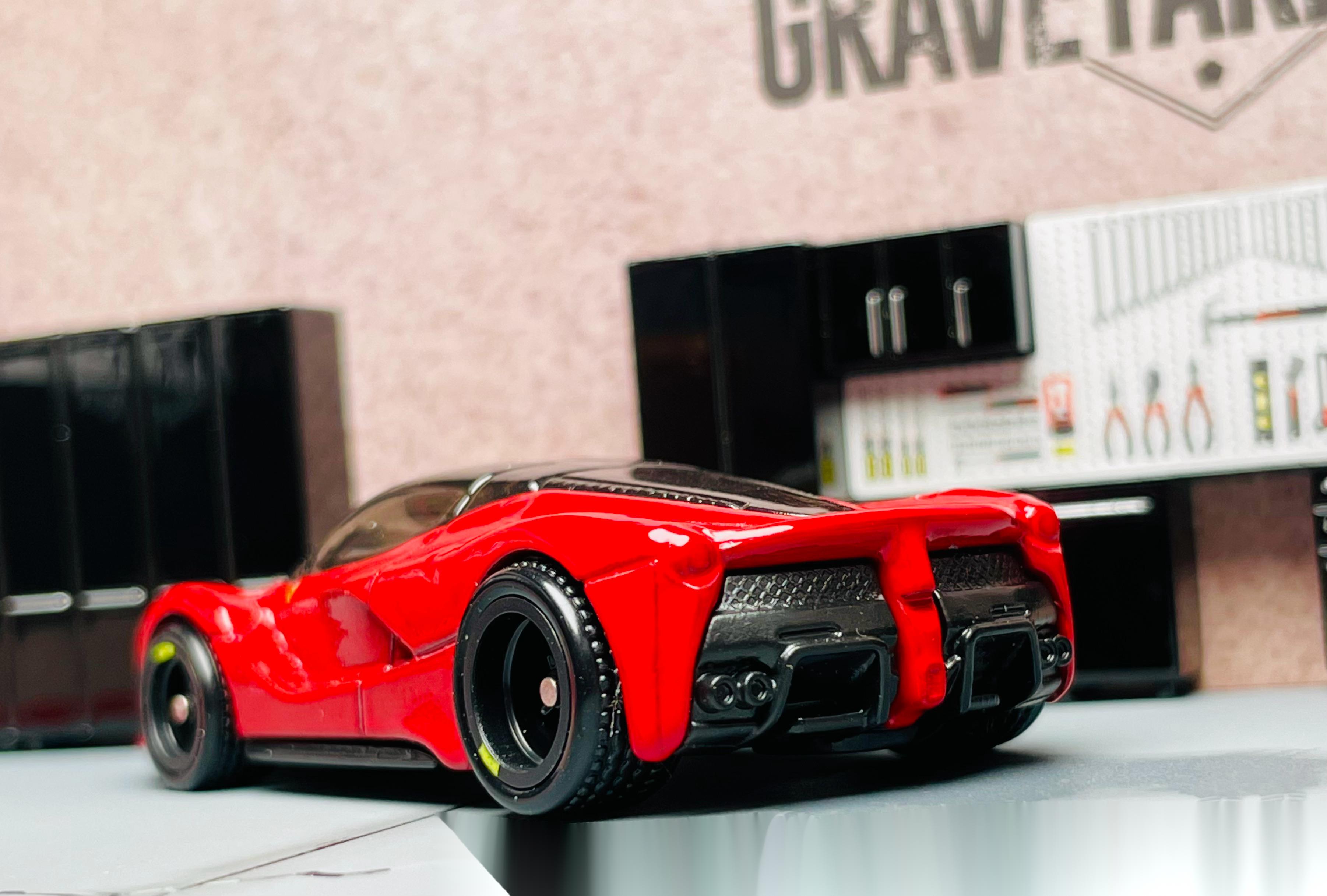 这两台风火轮法拉利小车是我个人非常喜欢的收藏,作为法拉利五大旗舰