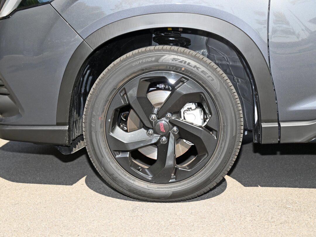 sti森林人轮毂细节图