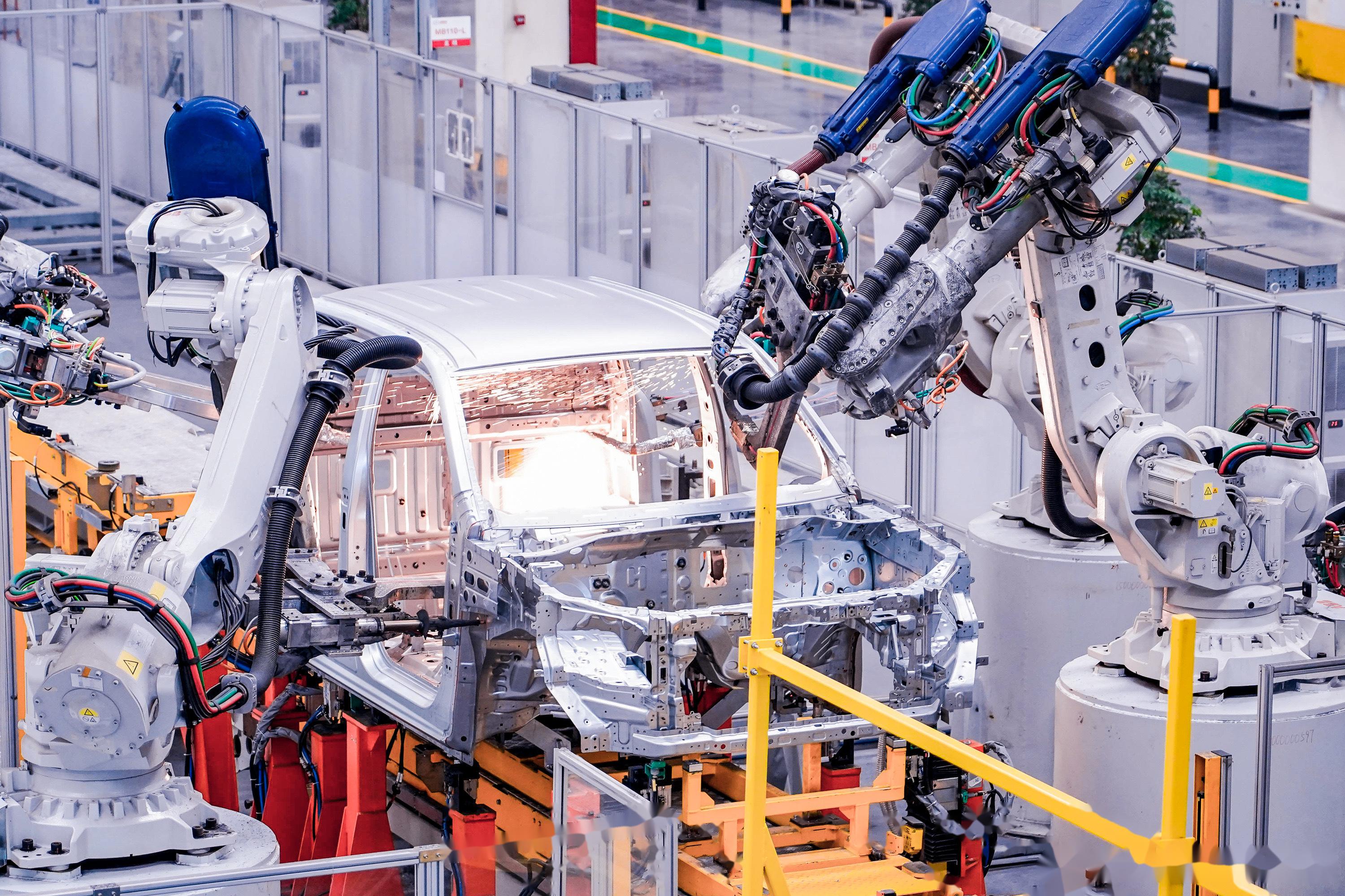 11月25日,长城汽车首个高端越野制造基地——长城汽车荆门工厂年度10