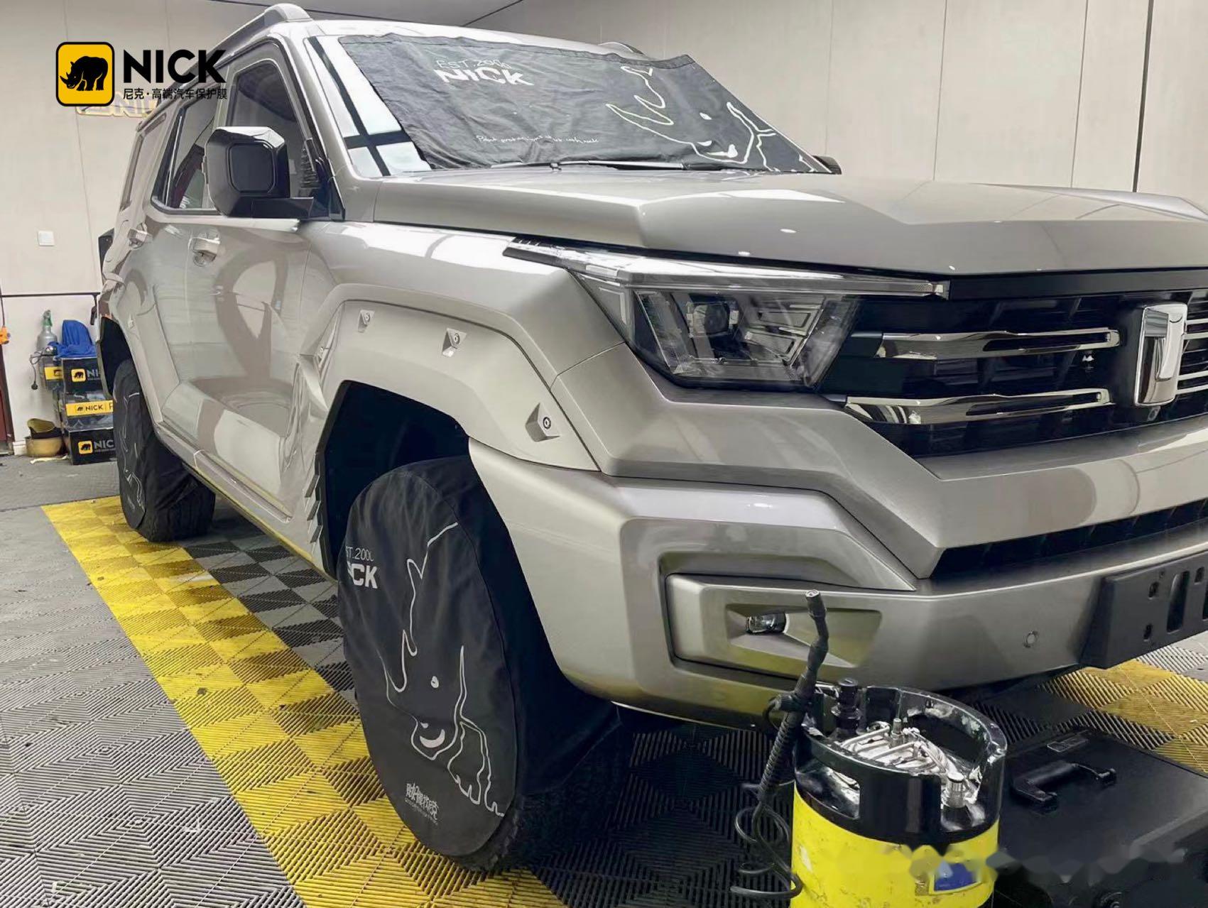 新车就到新疆永和嘉业乌鲁木齐哪家贴膜好贴尼克隐形车衣亮度效果龙膜