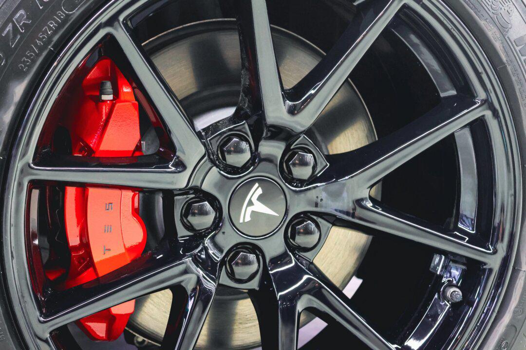 特斯拉model3轮毂卡钳改色拆掉罩子解锁颜值