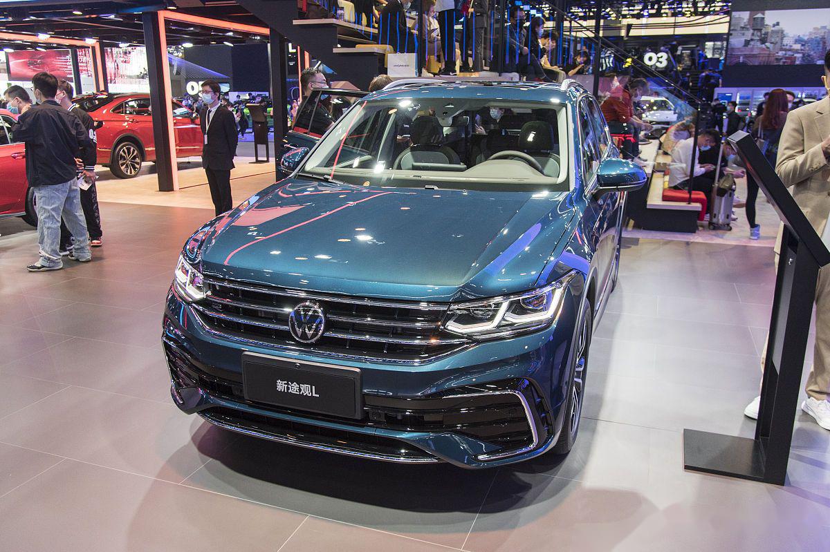 透过2023款大众途观l的车窗,我们看到了一辆焕然一新的suv,这也让我