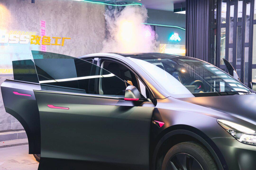 特斯拉哑光隐形车衣,磨砂面质感真酷94