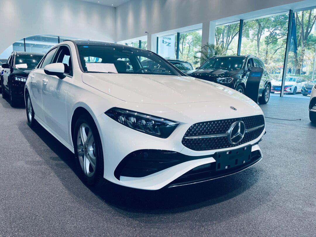 奔驰a级智界s7阿维塔12这三款车你们更喜欢哪款的内饰风格