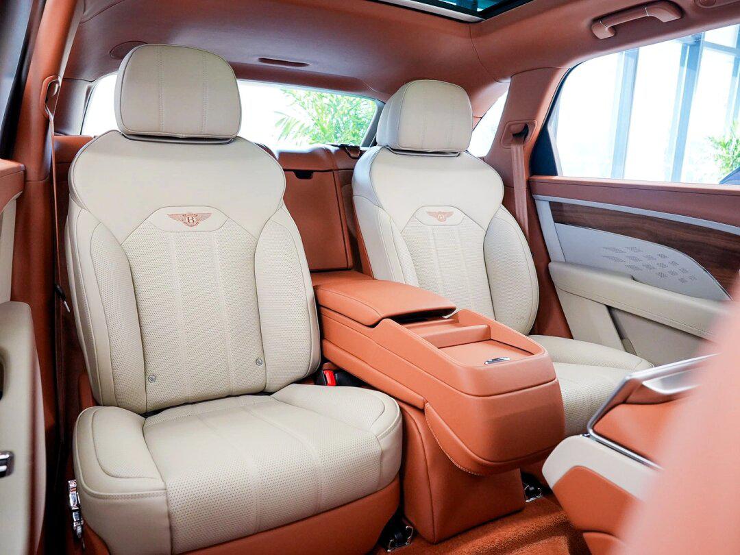 添越ewb长轴距 璀璨蓝 米灰/马鞍棕内饰